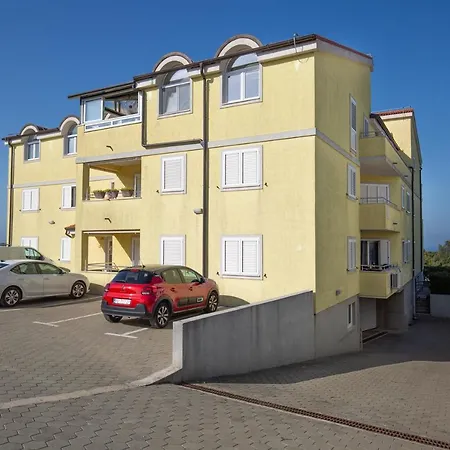 Comfortable Near The Pula