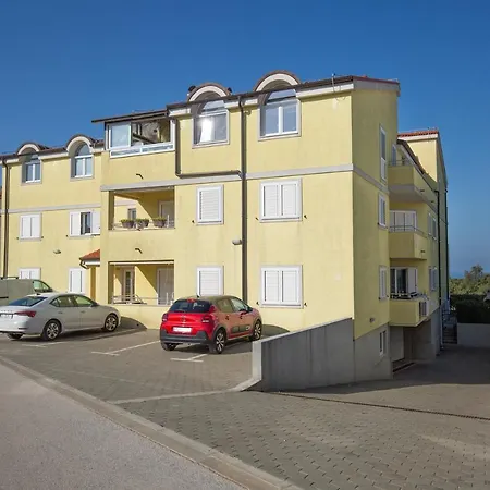 Comfortable Near The Pula
