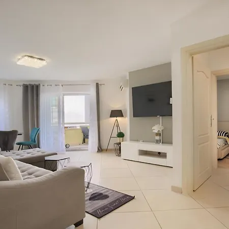 Comfortable Near The Apartment *