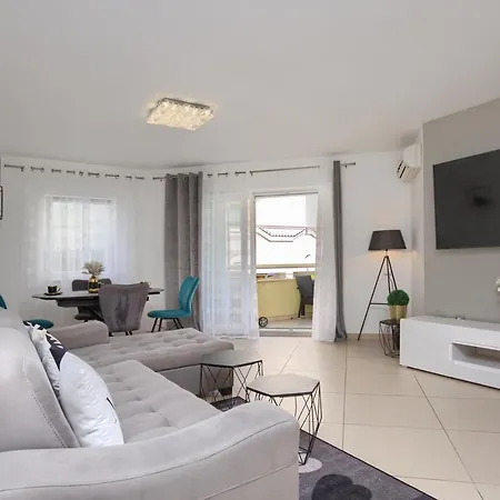 Comfortable Near The Pula