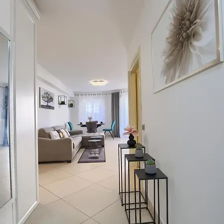 Comfortable Near The Apartment Pula